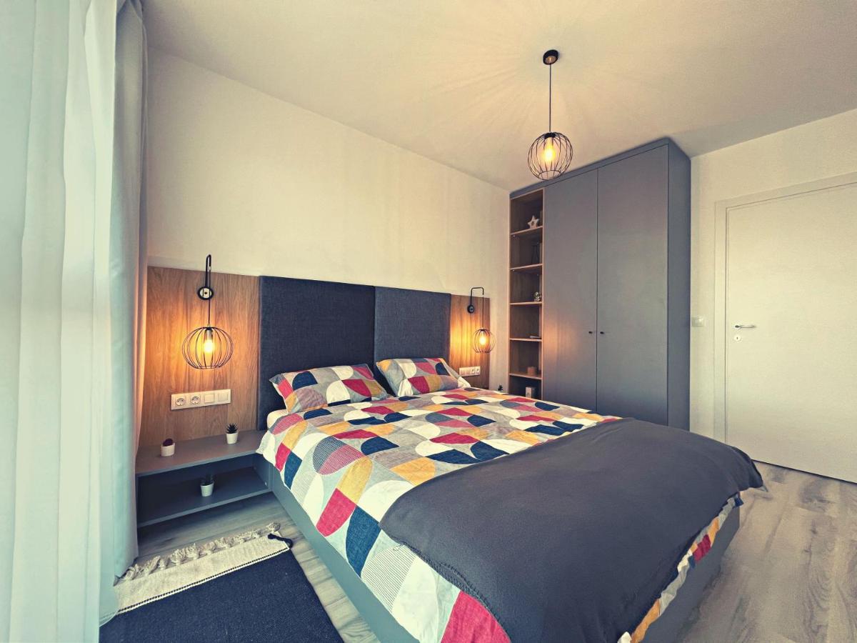 Panoramic Forest View Apartment Dumbravita  Extérieur photo